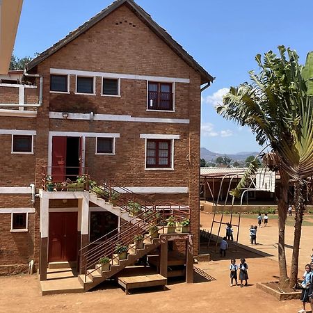 Lycee Picot De Cloriviere Dont Les Revenus Financent L'Education Des Eleves Apartment Antsirabe Exterior photo