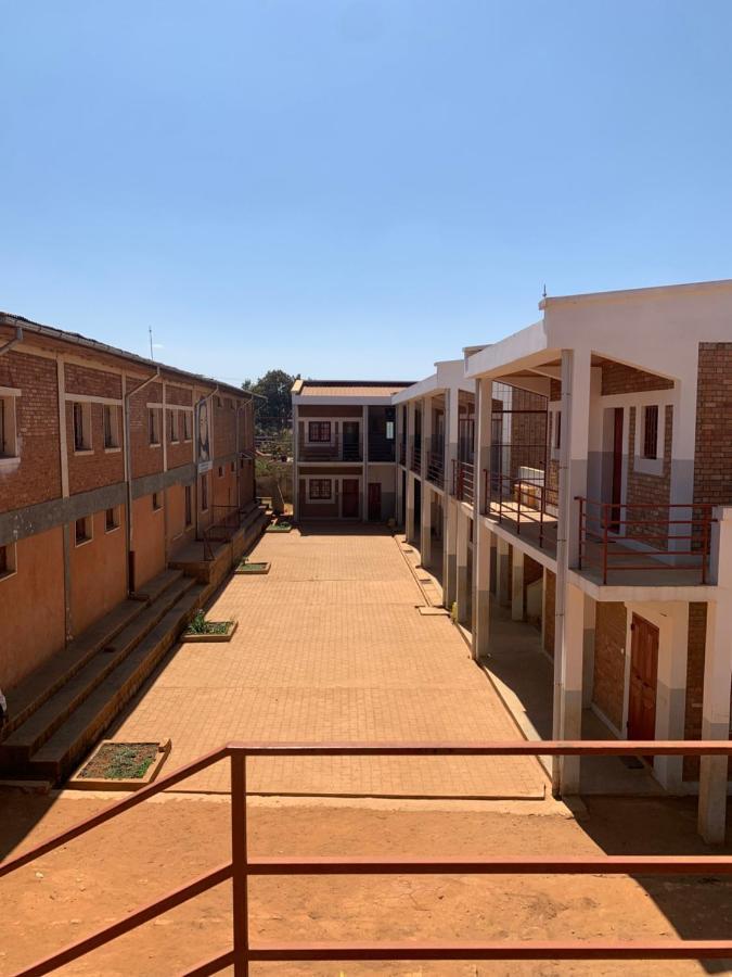 Lycee Picot De Cloriviere Dont Les Revenus Financent L'Education Des Eleves Apartment Antsirabe Exterior photo
