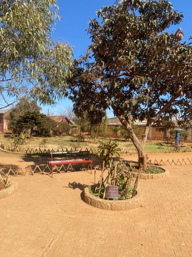 Lycee Picot De Cloriviere Dont Les Revenus Financent L'Education Des Eleves Apartment Antsirabe Exterior photo