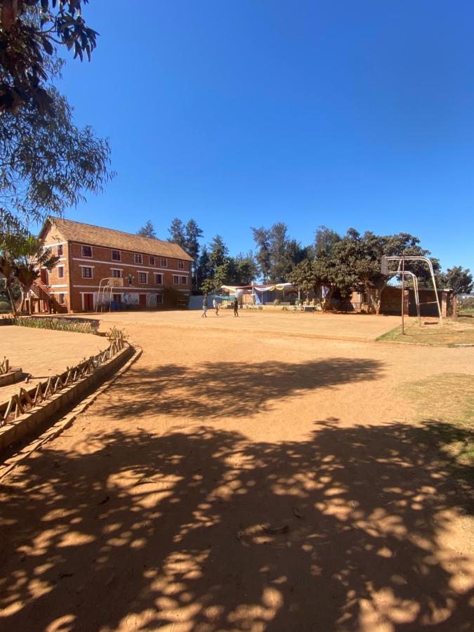 Lycee Picot De Cloriviere Dont Les Revenus Financent L'Education Des Eleves Apartment Antsirabe Exterior photo